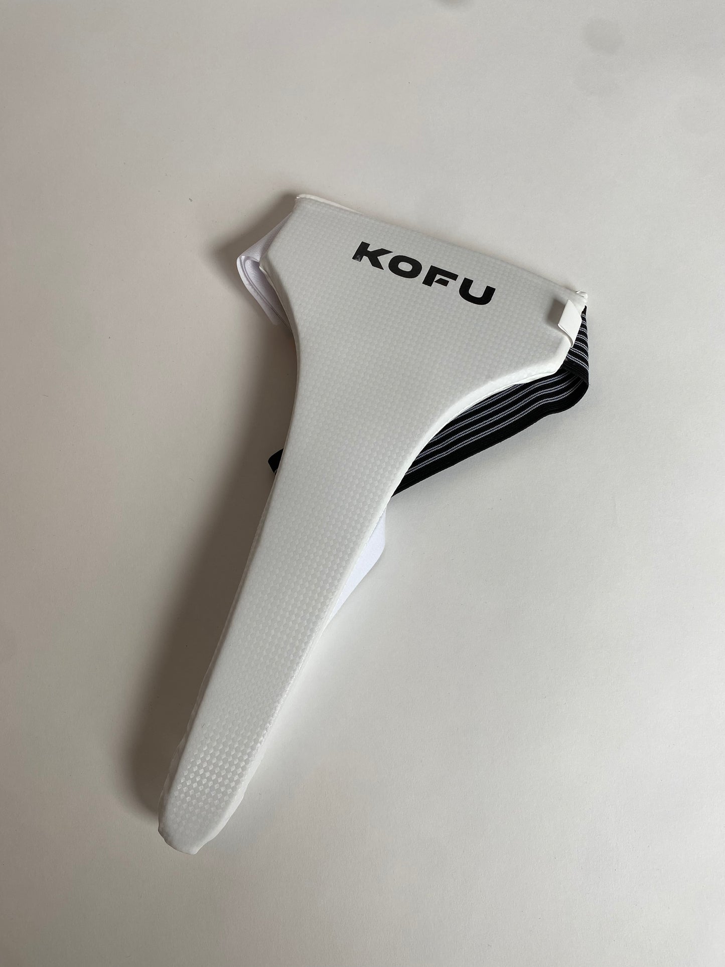 KOFU - Dameskruisbeschermer / Tok / Toque